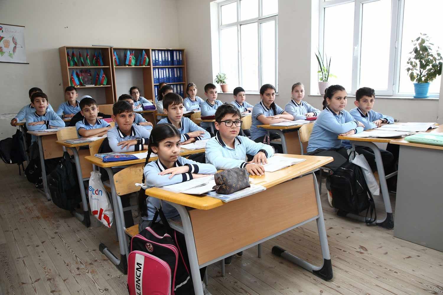 Bu il məktəbə gedənlərin sayı<span style="color:#ff0000"> AÇIQLANDI</span>