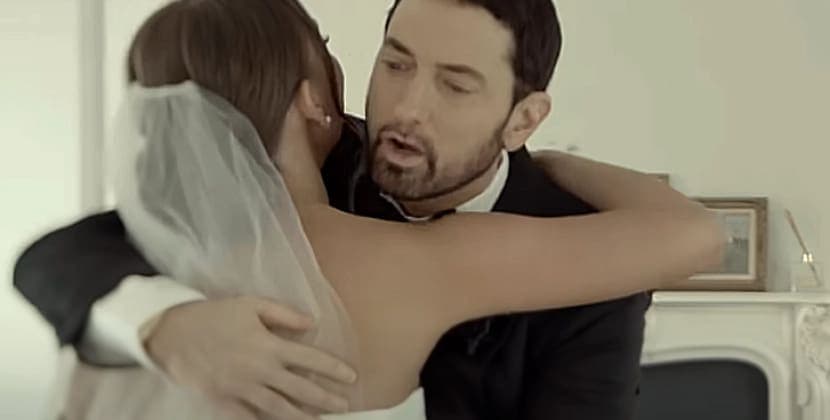 Eminem hamilə qızına yeni klip həsr edib: <span style="color:#ff0000">Təsirli kadrlar</span>