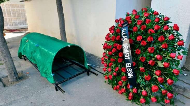 Məşhur yazıçı vəfat etdi - <span style="color:#ff0000"><b>FOTO</b></span>