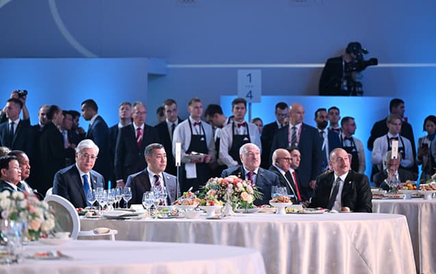 
Prezidentlərə təqdim olunan yemək menyusu- <span style="color:#ff0000">FOTO</span>