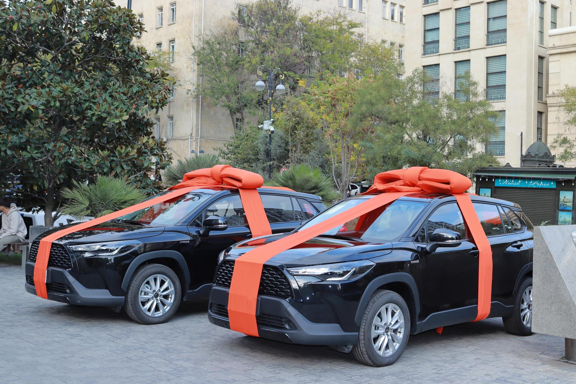 Unibank "Əjdaha" lotereyanın növbəti qaliblərinə hədiyyələri təqdim etdi - FOTO