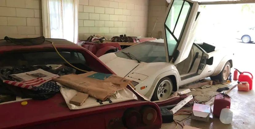 
Qoca nənəsinin qarajında köhnə &ldquo;Ferrari&rdquo; və &ldquo;Lamborghini&rdquo; tapdı - <span style="color:#ff0000">FOTOLAR</span>