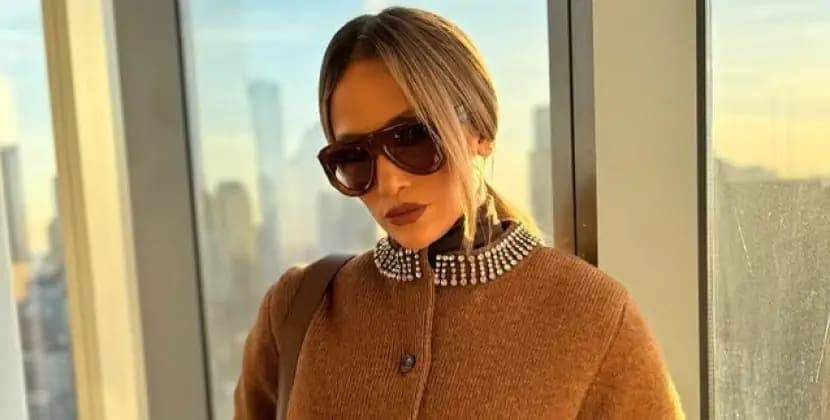 
Cennifer Lopez yeni geyimi ilə təəccübləndirdi - <span style="color:#ff0000">FOTOLAR</span>