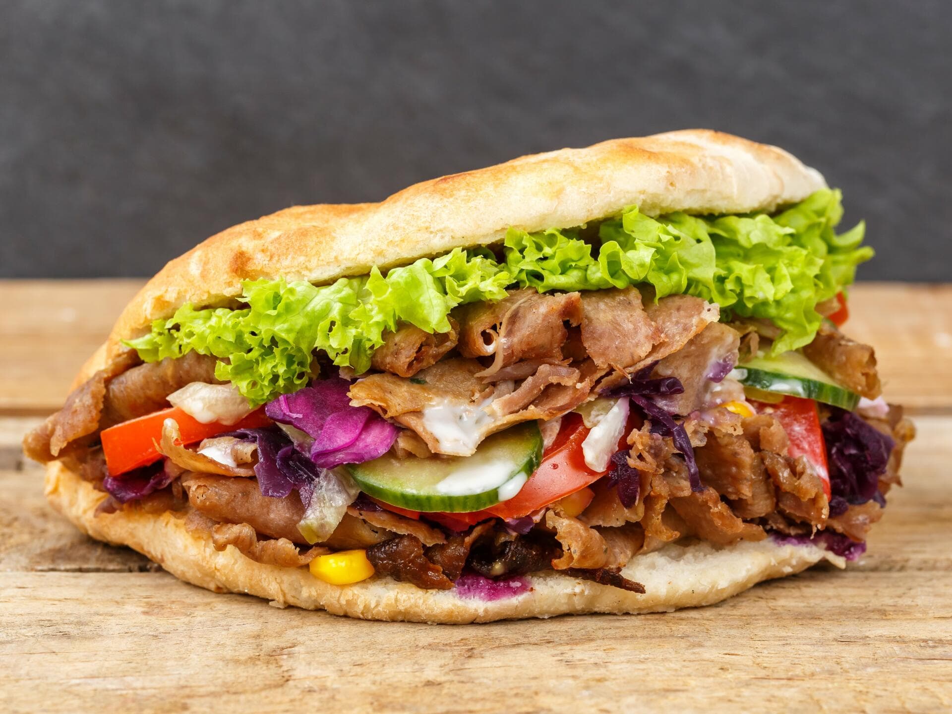 
Dönərlə bağlı yeni qaydalar təsdiqləndi: <span style="color:#ff0000">Qiymətlər QALXACAQ?</span>