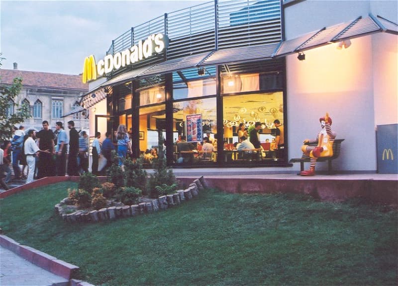 &ldquo;McDonald&#39;s&rdquo; Azərbaycanda 25 illik yubileyini qeyd edir: <b><span style="color:#ff0000">Fəvvarələr meydanından yeni üfüqlərədək</span></b>