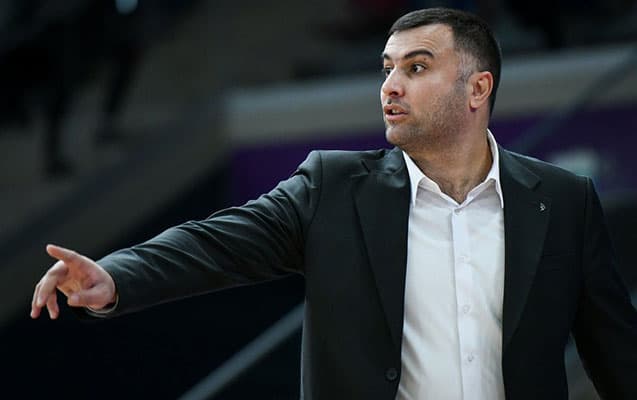 &ldquo;Neftçi&rdquo; baş məşqçisi ilə <span style="color:#ff0000">yollarını ayırdı</span>