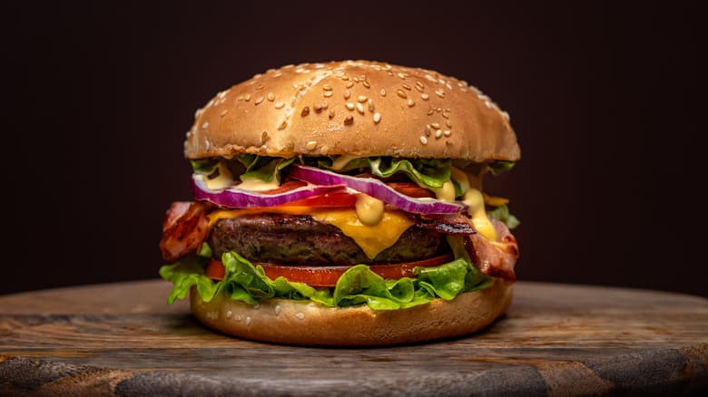 Hamburger yeyən 104 nəfər <span style="color:#ff0000"><b>XƏSTƏXANALIQ OLDU</b></span>