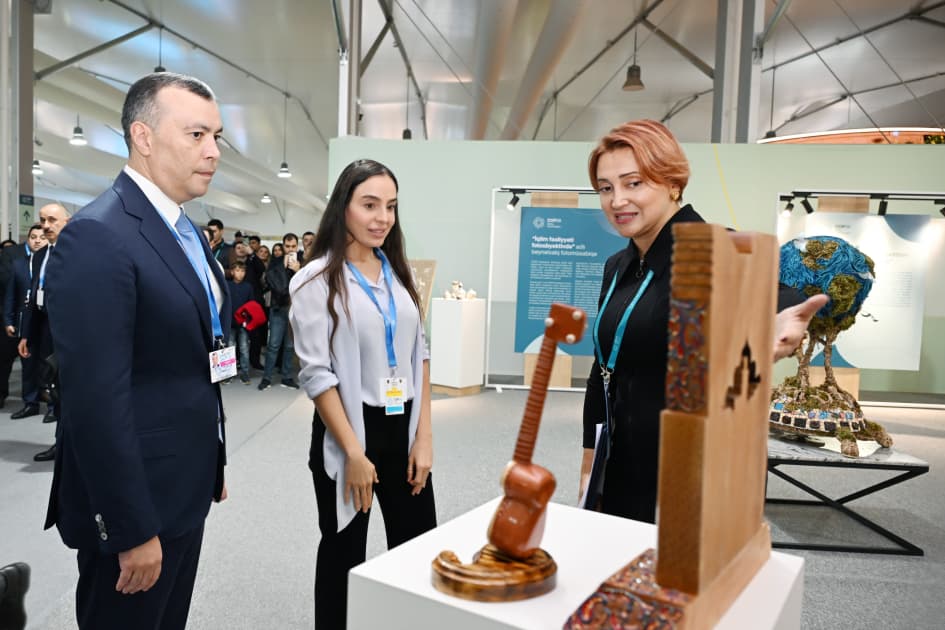 Leyla və Arzu Əliyevalar sərgidə - <span style="color:#ff0000">FOTOLAR</span>