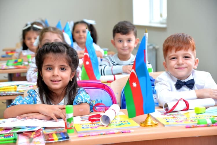 Məktəbəhazırlıq qrupları və birinci siniflərin yerdəyişməsi <span style="color:#ff0000"><b>başladı</b></span>
