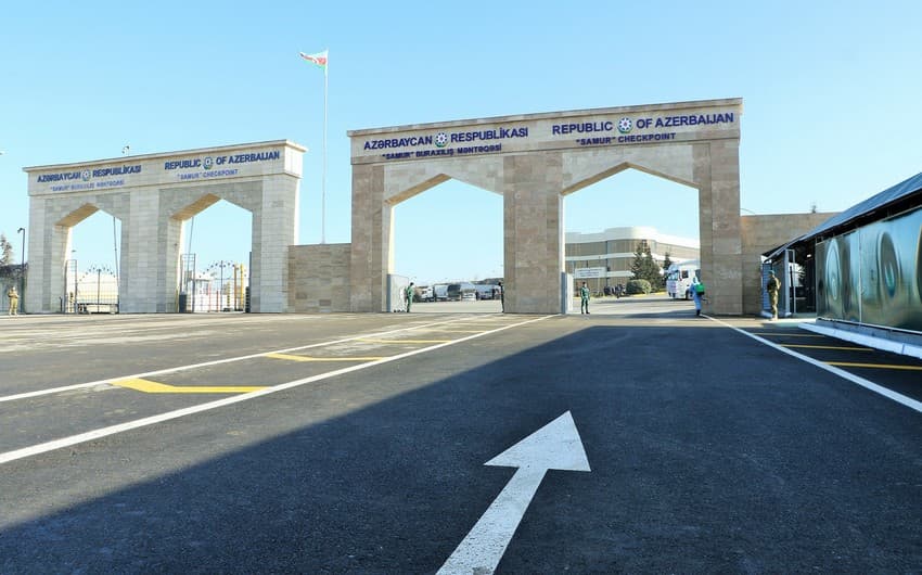 Millət vəkili quru sərhədlərin açılmasından<span style="color:#ff0000"><b> DANIŞDI</b></span>
