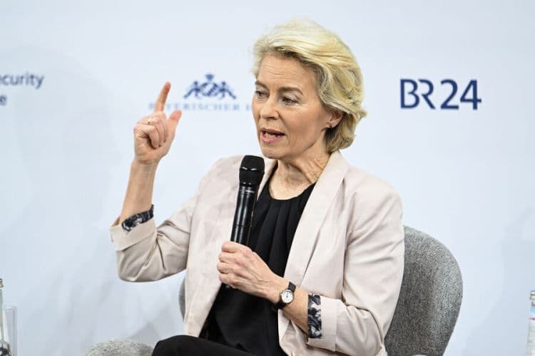 
<span style="color:#ff0000"><b>Von der Leyen:</b></span> Avropalılar da ukraynalılar kimi azadlıq uğrunda mübarizə aparmalıdırlar