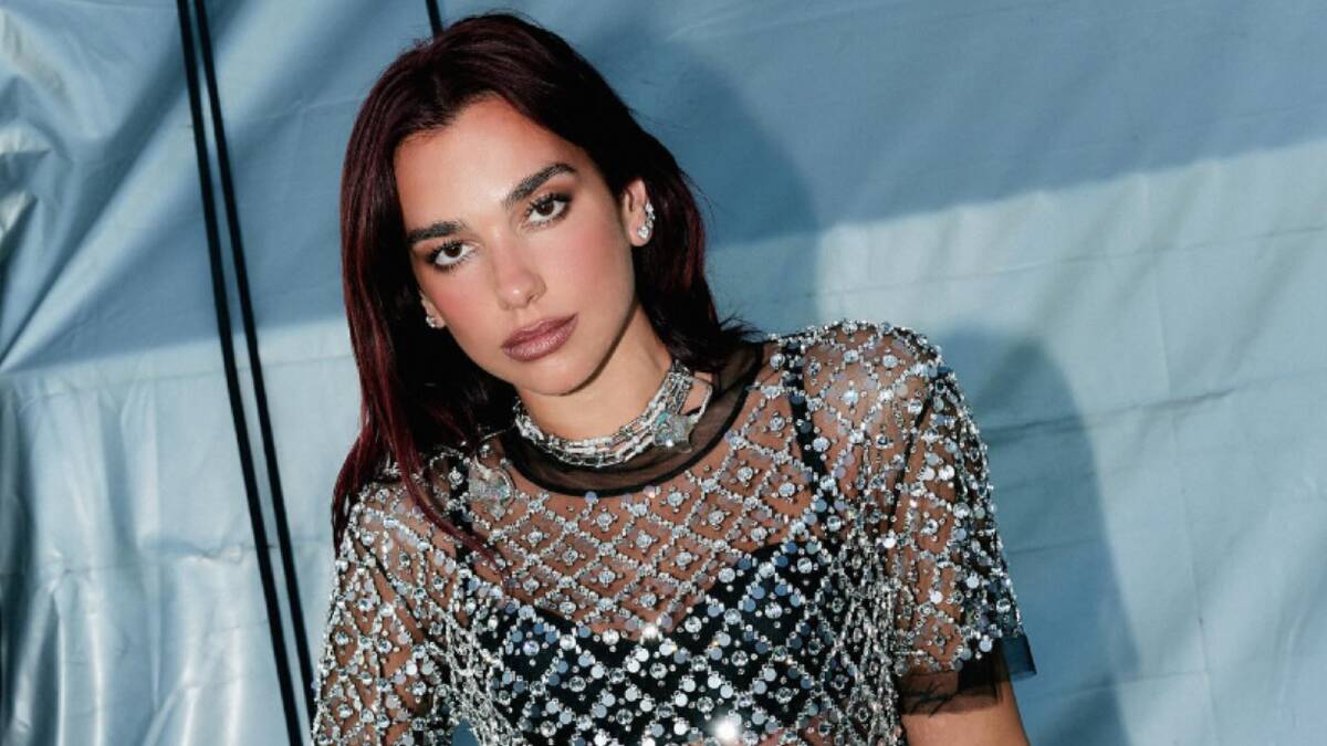 Dünyaca məşhur müğənni ayaqyolunda belə görüntülənib - FOTO