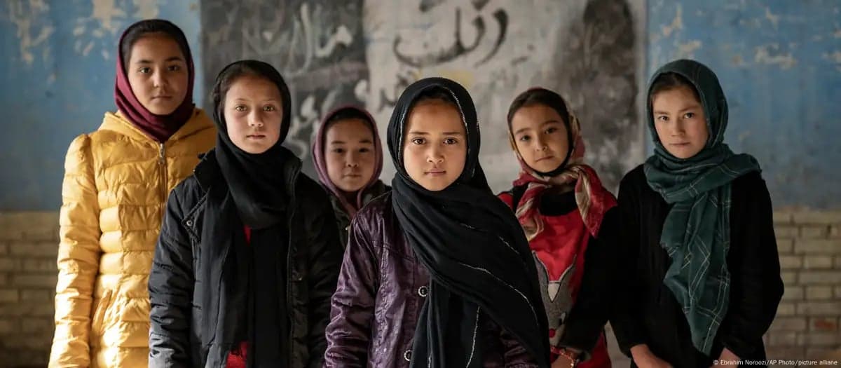 
Taliban Əfqanıstanda təhsili necə dinləşdirir? - <span style="color:#ff0000">HESABAT</span>