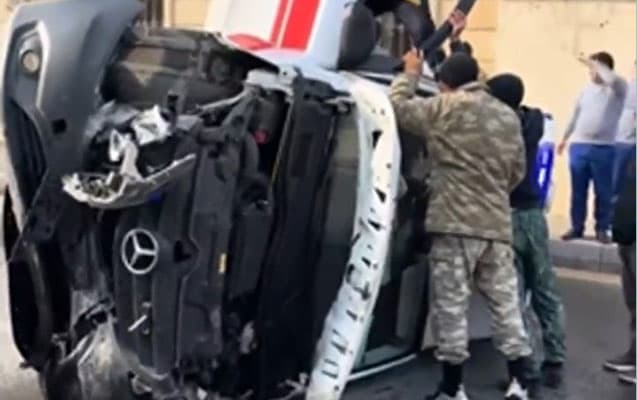 Bakıda təcili tibbi yardım maşını aşdı -<span style="color:#ff0000"><b> VİDEO</b></span>