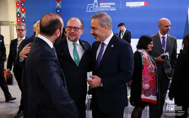 
Hakan Fidan Mirzoyanla bir arada