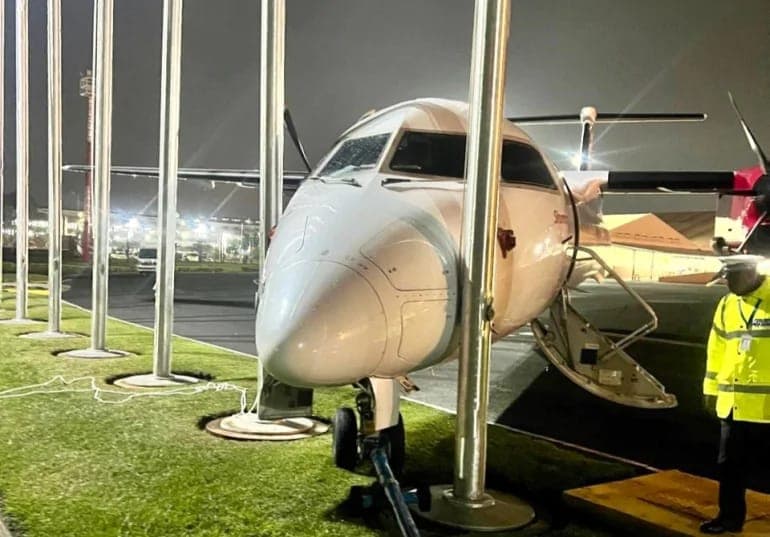 
Diqqətsiz pilot hava limanında əyləci basmağı unutdu - <span style="color:#ff0000">FOTO</span>