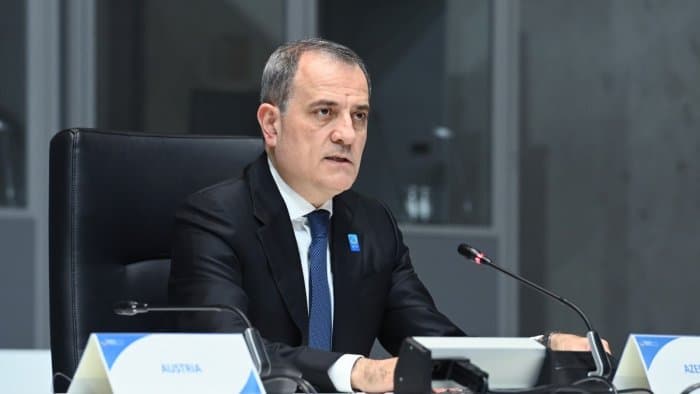 Ceyhun Bayramov konfransda <span style="color:#ff0000"><b>ÇIXIŞ ETDİ</b></span>