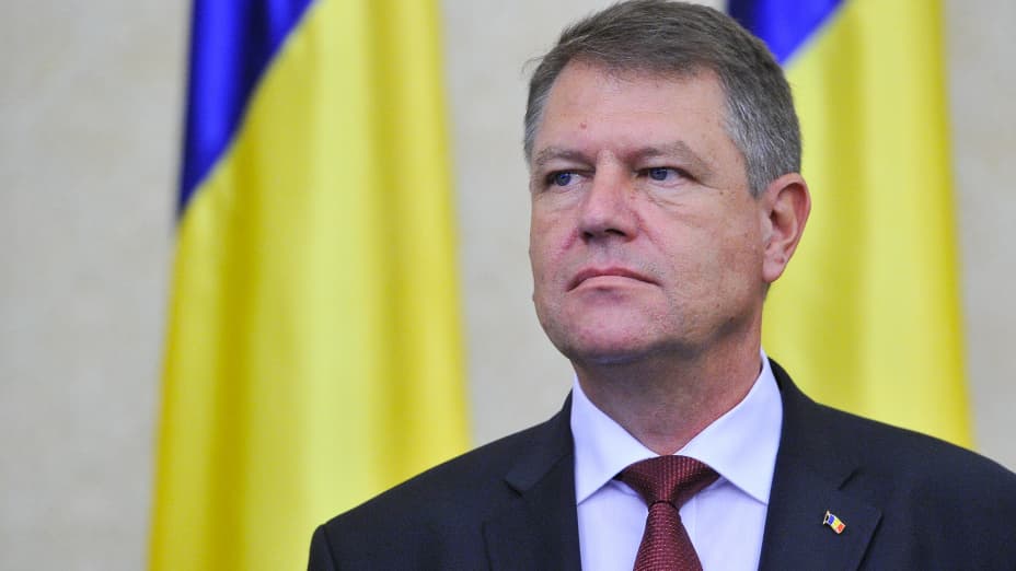 Rumıniya Prezidenti İohannis: <span style="color:#ff0000">Seçkilər buna görə ləğv olub...</span>