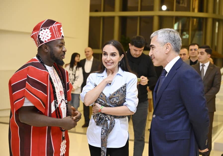 
Leyla Əliyeva &ldquo;Yenidən doğulmuş gözəllik&rdquo; adlı sərgidə- <span style="color:#ff0000">FOTOLAR</span>