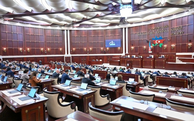 Milli Məclisin plenar iclası BAŞLADI - Gündəlikdə 15 məsələ var
