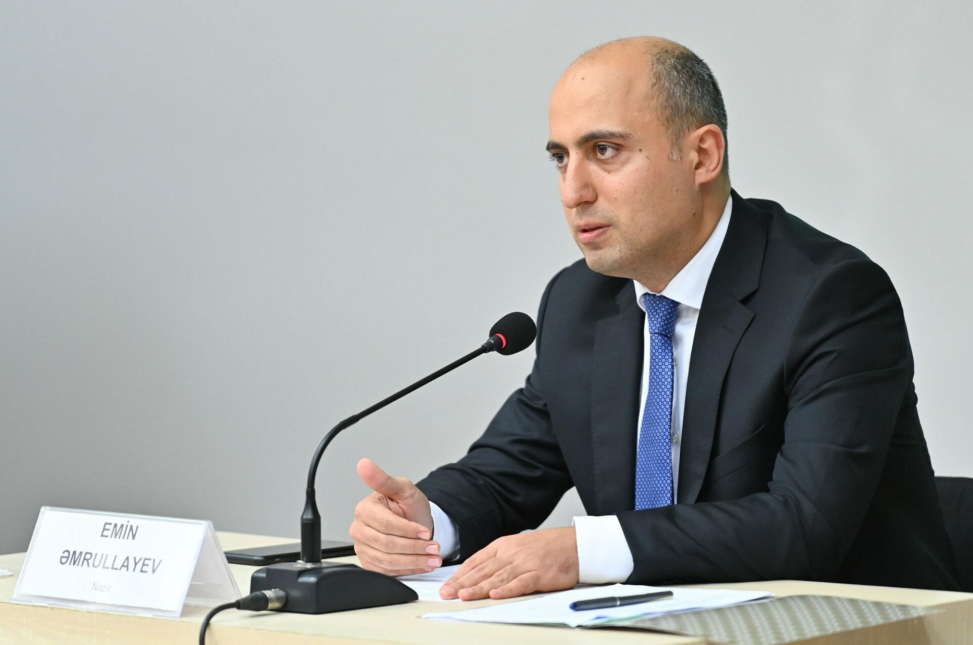 "Bəzi universitetlərdə tədqiqat aparmaq üçün otaq yoxdur"- Emin Əmrullayev
