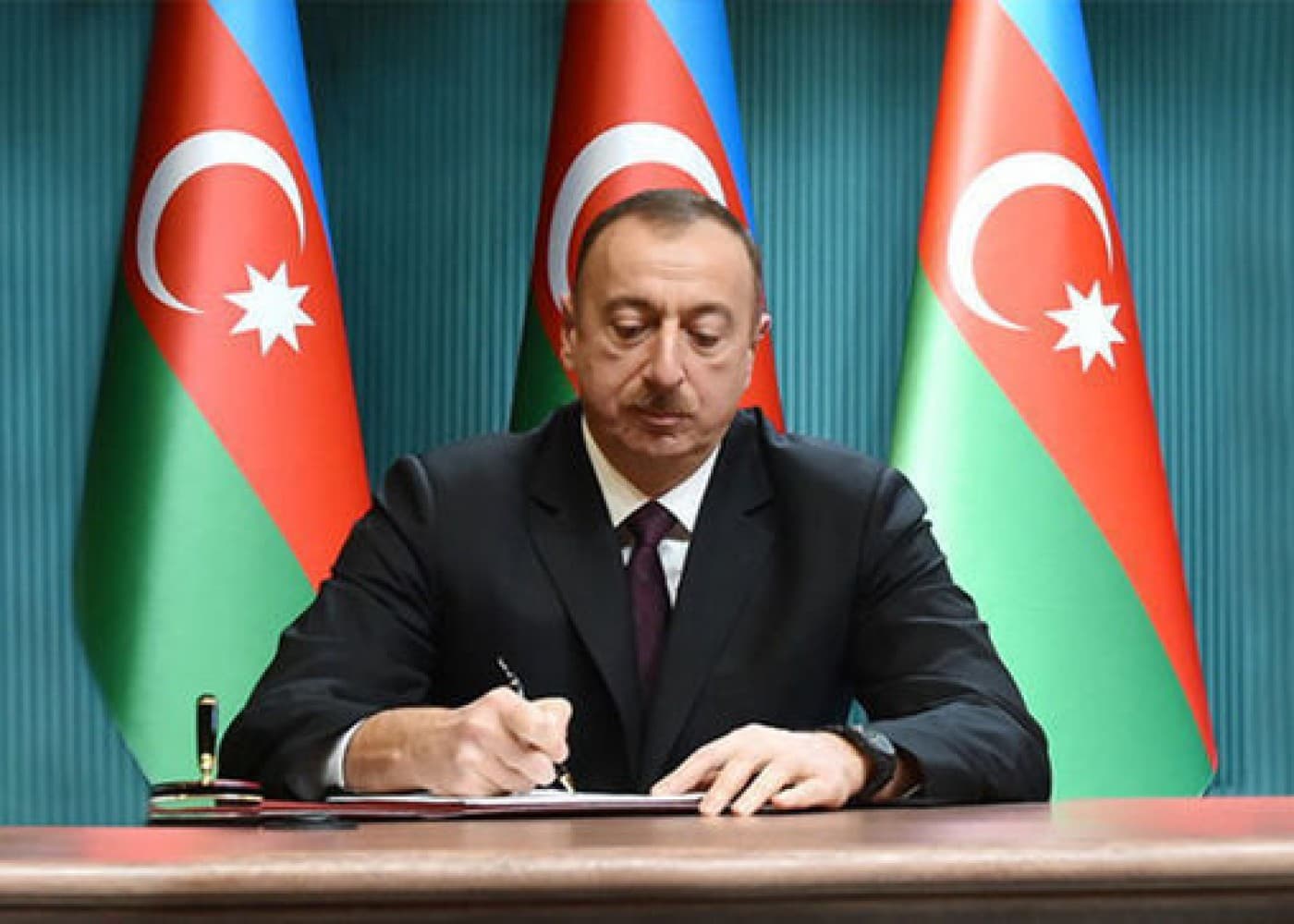 İlham Əliyev Qanun <b><span style="color:#ff0000">imzaladı</span></b>