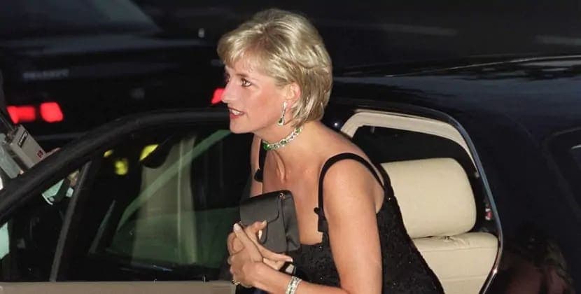 
Şahzadə Diana niyə həmişə əl çantasını sinəsinə tuturdu? - <span style="color:#ff0000">FOTOLAR</span>