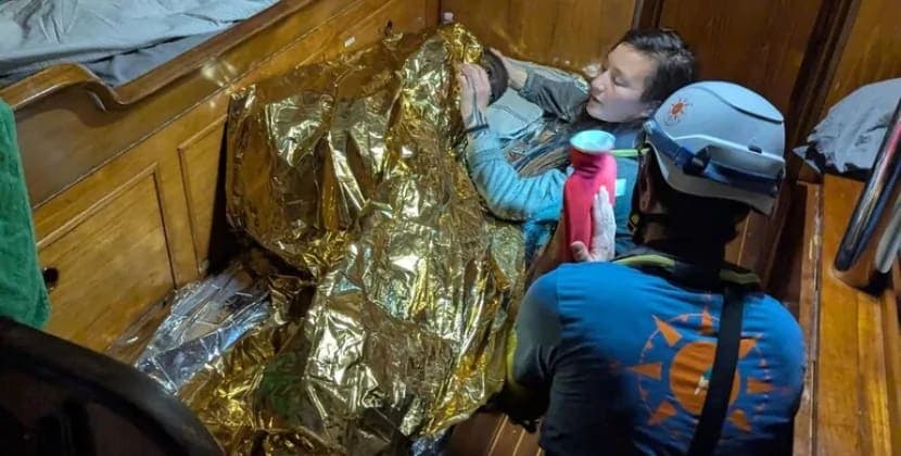 
3 gündür dənizdə qalan 11 yaşlı qız sağ tapılıb