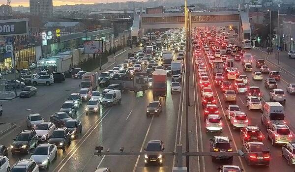 Ziya Bünyadov prospektində qəza: sıxlıq yarandı - FOTO