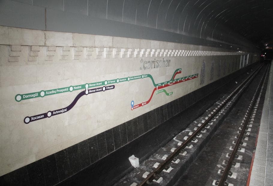 Bakı metrosunda İLK - <span style="color:#ff0000"><b>Dəmir...</b></span>