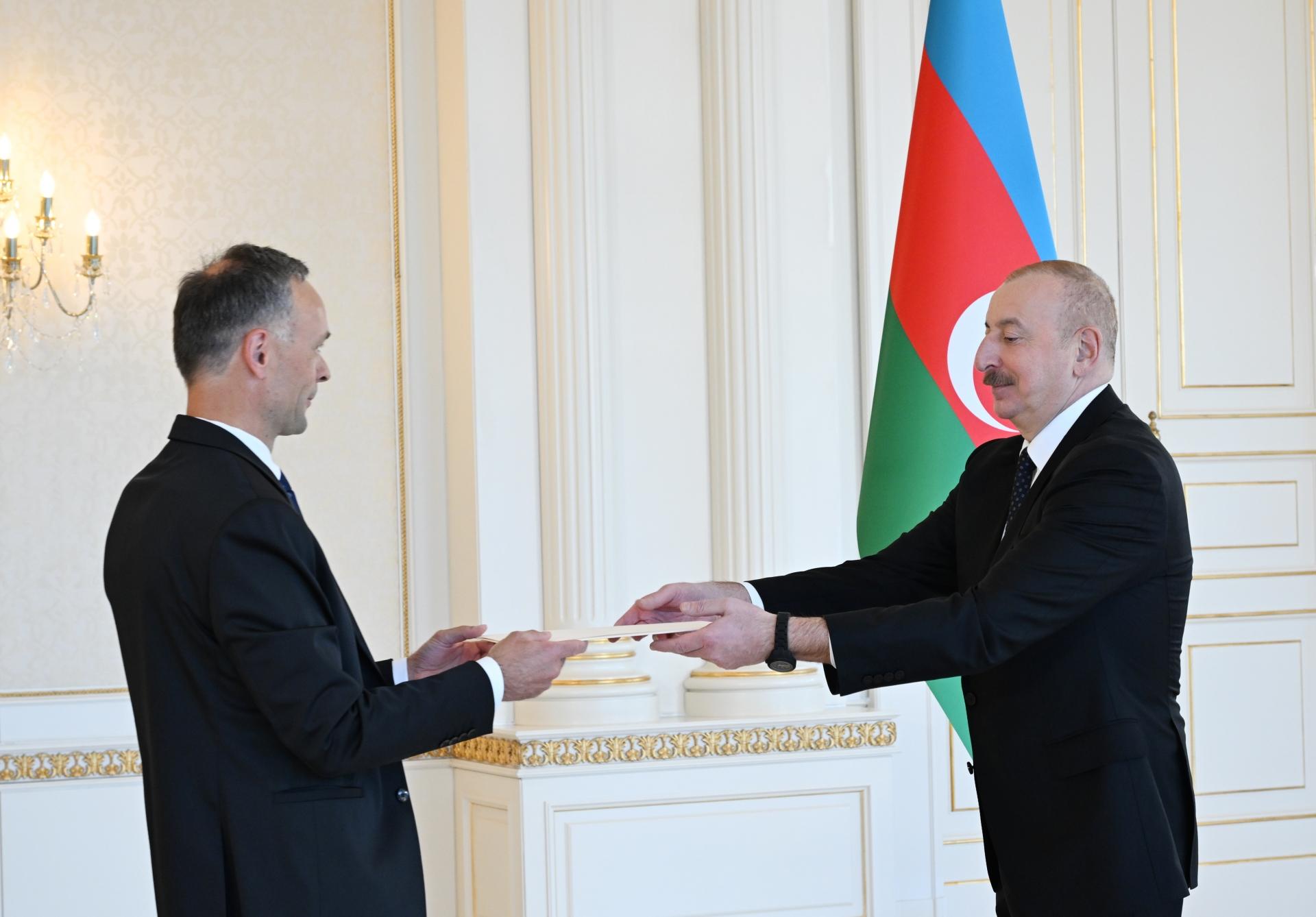 İlham Əliyev yeni təyin olunmuş səfiri qəbul etdi - <span style="color:#ff0000">FOTO</span>