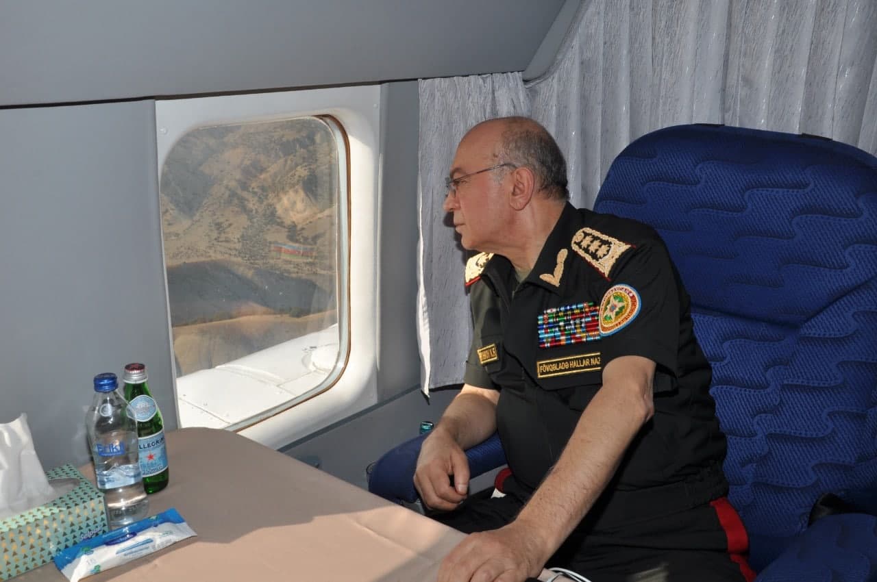 
Nazir helikopterlə yanğın baş verən ərazilərə baxdı -<span style="color:#ff0000"><b>VİDEO</b></span>
