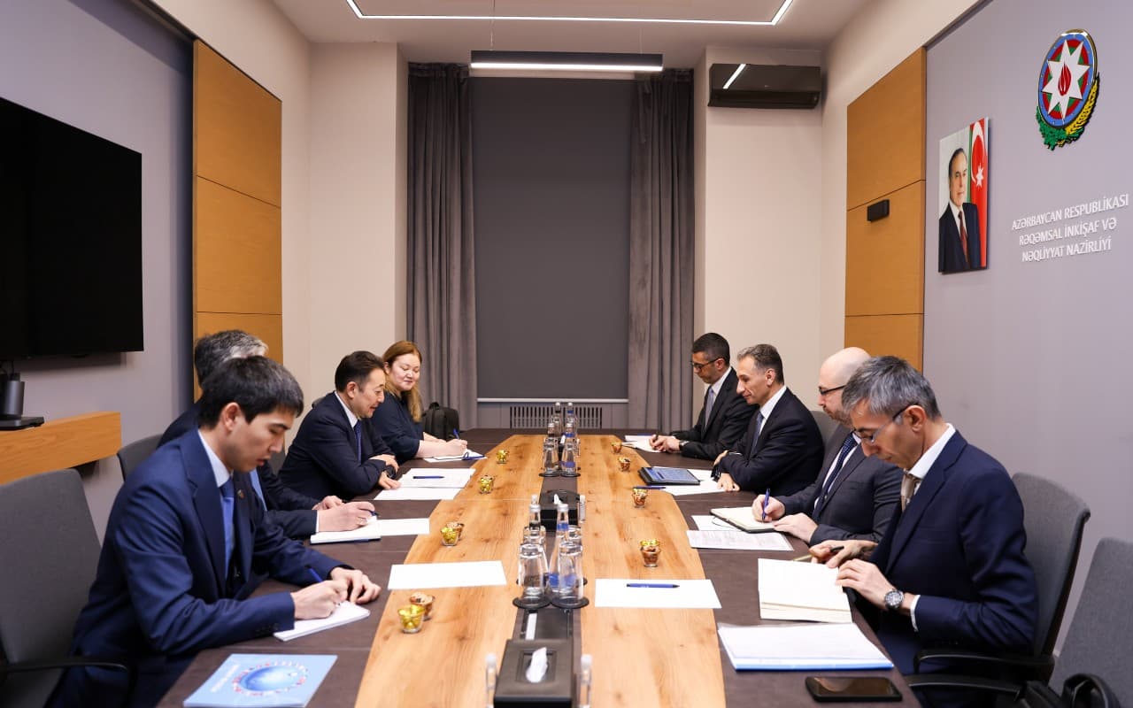 Nazir Rəşad Nəbiyev Kayrat Sarıbay ilə <b><span style="color:#ff0000">müzakirələr apardı</span></b>