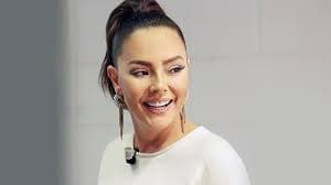 Ebru Gündeş qızına sərvət bağışlayır - <span style="color:#ff0000">Milyonluq malikanə...</span>