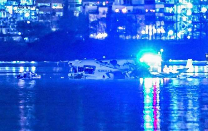 Təyyarə qəzasından sonra çaydan 30-dan çox cəsəd çıxarılıb: ABŞ-da faciənin təfərrüatları