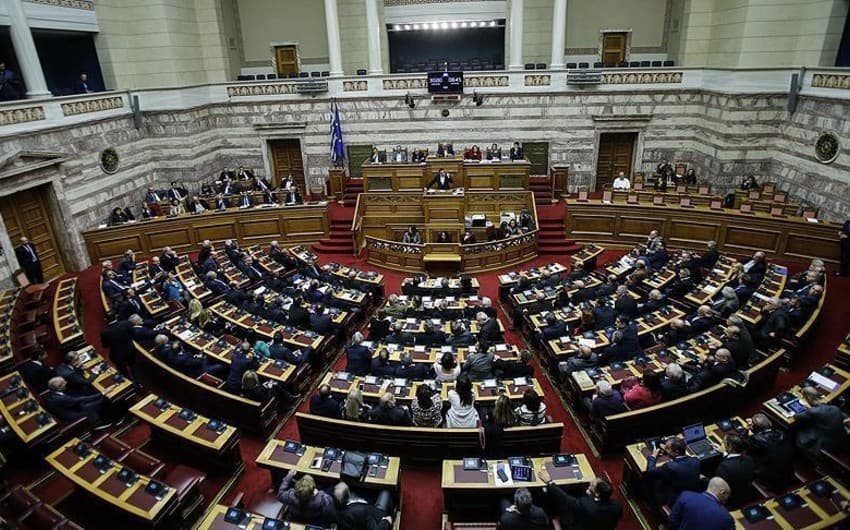 Yunanıstan parlamenti yenidən prezident <span style="color:#ff0000">seçə bilmədi</span>