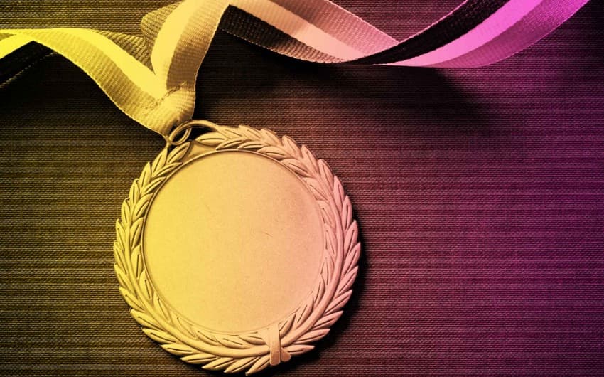 Konstitusiyamızın 30 illiyi ilə bağlı yubiley medalı <span style="color:#ff0000"><b>kimlərə təqdim oluna bilər?</b></span>