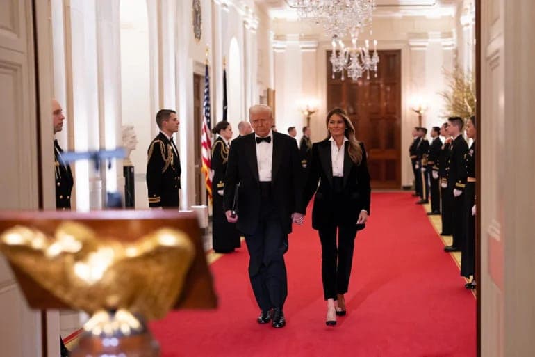 
Melaniya Tramp uzun müddət sonra <span style="color:#ff0000">qəfil həyat yoldaşının yanına qayıdıb</span>