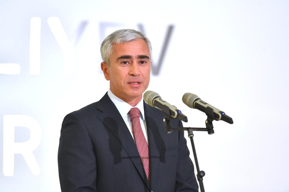 
Heydər Əliyev Mərkəzində italyan heykəltaraşın sərgisi açılıb - <span style="color:#ff0000">FOTO</span>