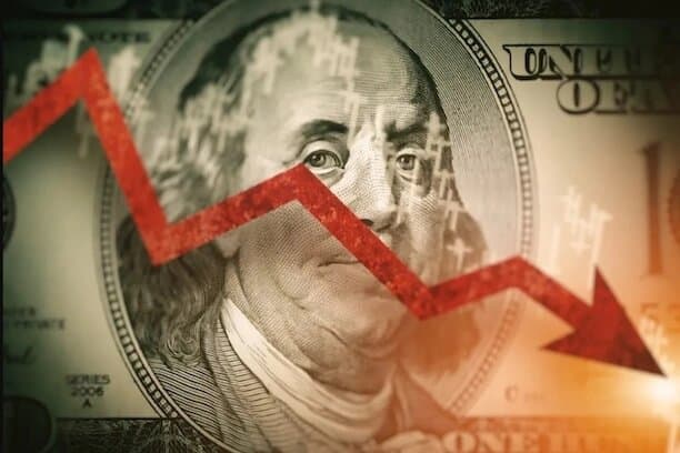 Dollar və neft ucuzlaşır - <span style="color:#ff0000">ABŞ iqtisadiyyatı böhrana girə bilər</span>