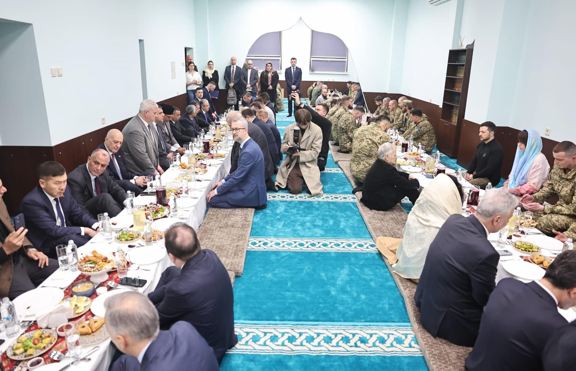 Zelenski türkiyəli nazirlərlə iftar açdı- <span style="color:#ff0000">FOTO</span>