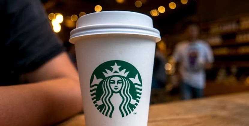 &ldquo;Starbucks&rdquo; cinsi orqanına isti qəhvə tökən adama <span style="color:#ff0000">50 milyon dollar təzminat ödəyəcək</span>