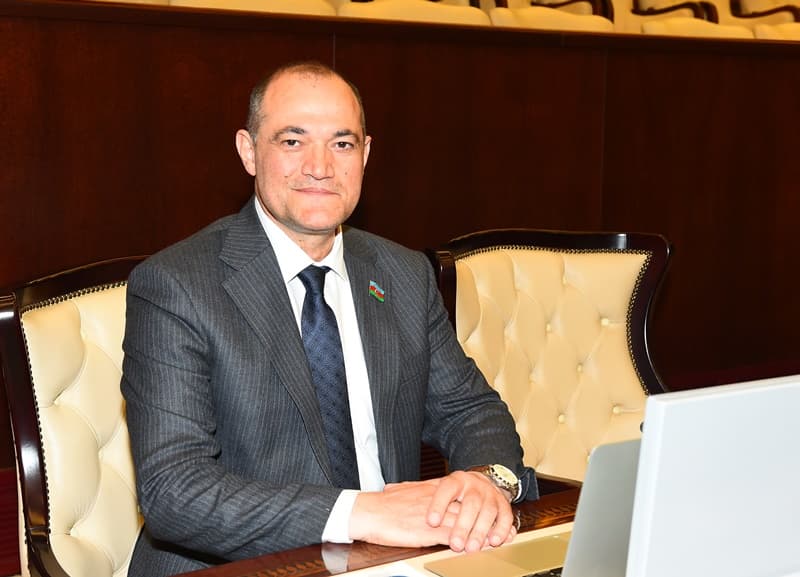 &quot;Dövlət biznes layihələrini hazır paket şəklində satmalıdır&quot; - <span style="color:#ff0000">Razi Nurullayev</span>