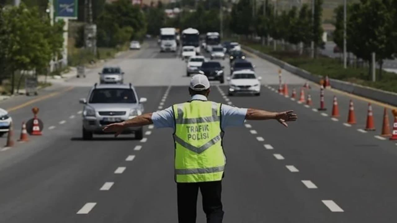 Türkiyədə yollar bağlandı, nümayişlər <span style="color:#ff0000">qadağan edildi</span>