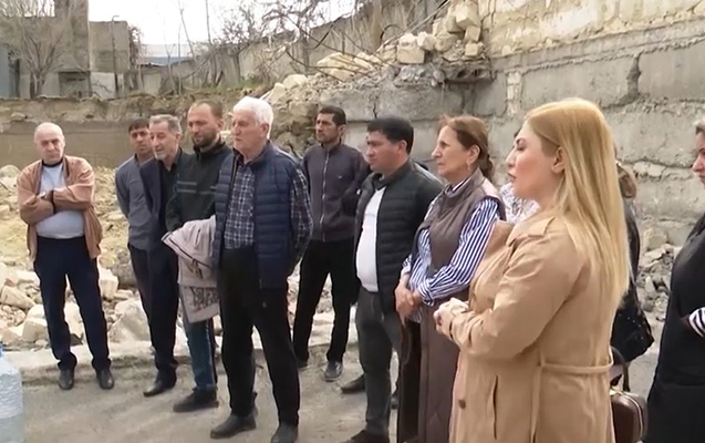 Tikinti şirkəti 35 evə gedən yolu bağlayır