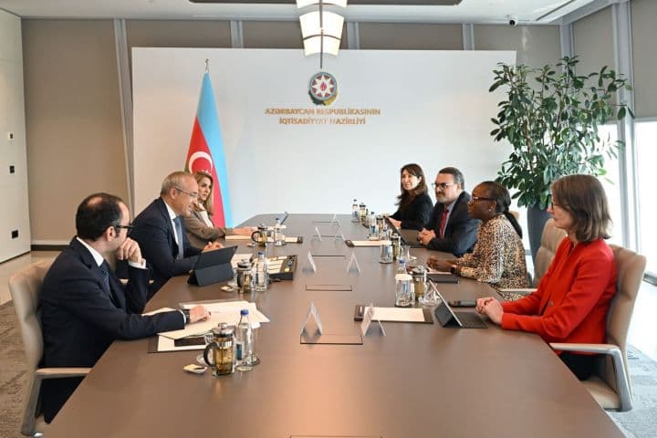 
Mikayıl Cabbarov Dünya Bankının Cənubi Qafqaz üzrə regional direktoru ilə görüşüb

