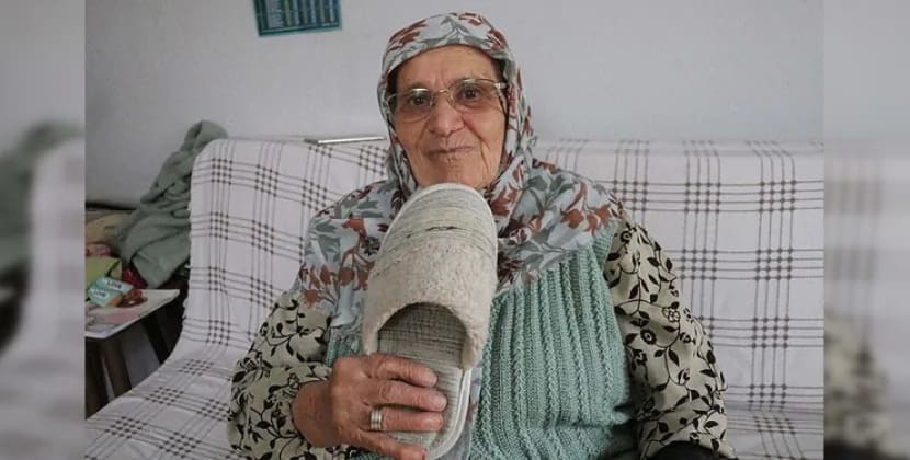 
Nənə nəvəsini başmaq ilə vurduğuna görə <span style="color:#ff0000">4 il həbs cəzasına məhkum edildi</span>