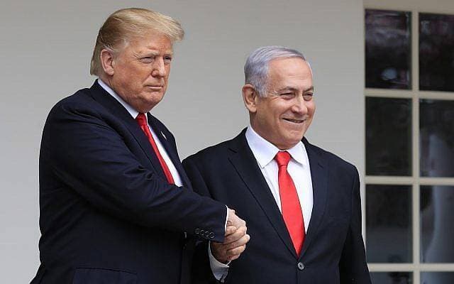 Tramp Netanyahunun stulunu yenə düzəltdi - <span style="color:#ff0000">VİDEO</span>