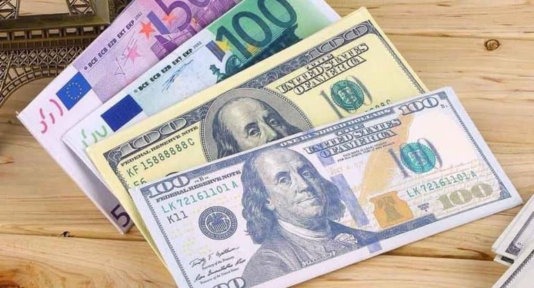 Dollar ucuzlaşır, avro bahalaşır - <span style="color:#ff0000">Məzənnə savaşı başlaya bilər</span>
