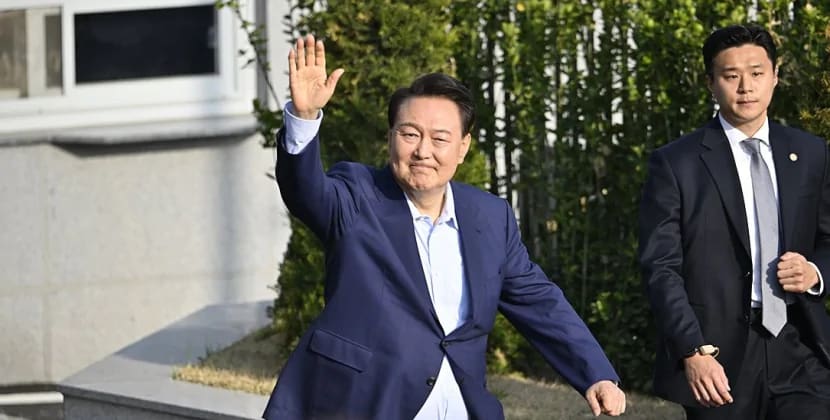 Cənubi Koreya prezidenti 11 it və pişiklə birlikdə iqamətgahdan qovuldu